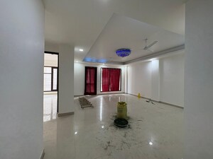 Room in 3 BHK Builder Floor at Saket – for Rent