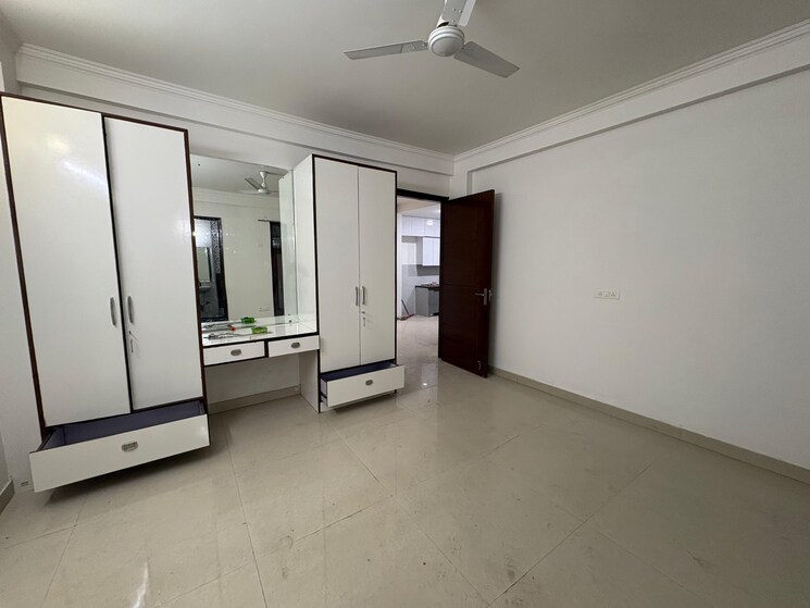 Room, saket 3 Bedroom 1400 Sq.Ft. Builder Floor In Saket Delhi 9423623