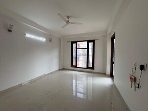 Room in 3 BHK Builder Floor at Saket – for Rent