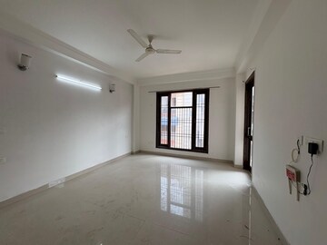 Room in 3 BHK Builder Floor at Saket – for Rent
