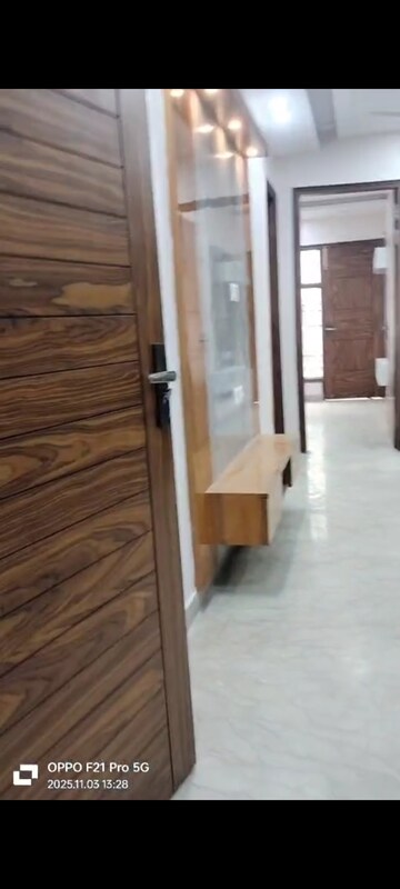 Room in 2 BHK Builder Floor at Pitampura – for Rent