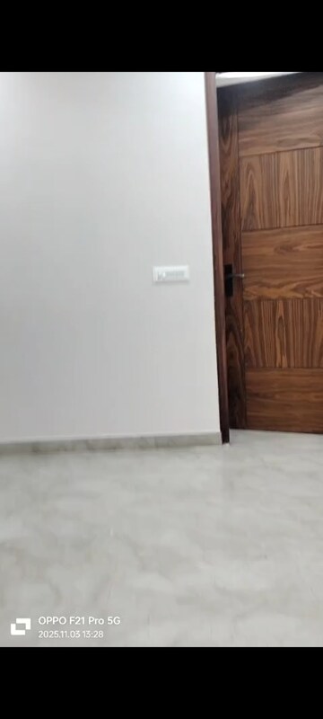 Room in 2 BHK Builder Floor at Pitampura – for Rent