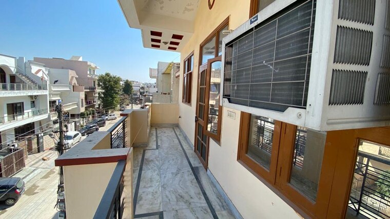 Balcony, greater kailash ii 4 Bedroom 300 Sq.Yd. Builder Floor In Greater Kailash ii Delhi 9423682