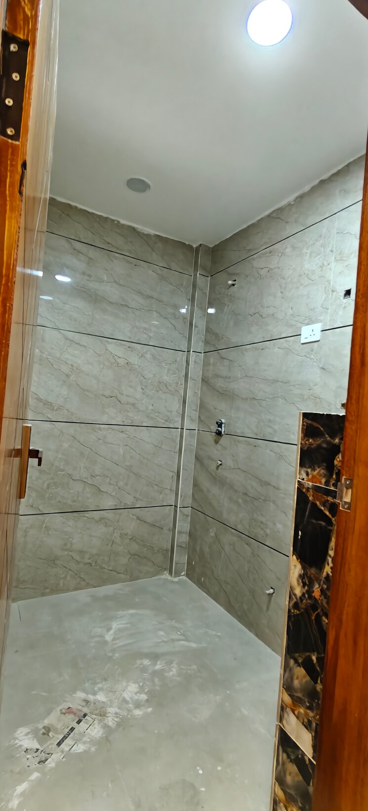 Bathroom, fidato-honour-homes 3 Bedroom 1800 Sq.Ft. Builder Floor In Sector 89 Faridabad 9423695