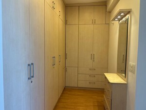 Bathroom in 4 BHK Apartment at DLF The Pinnacle, Dlf Phase V – for Rent