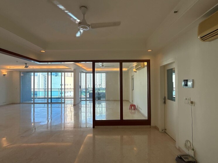 Room, dlf-the-pinnacle 4 Bedroom 3950 Sq.Ft. Apartment In Dlf Phase V Gurgaon 9423686