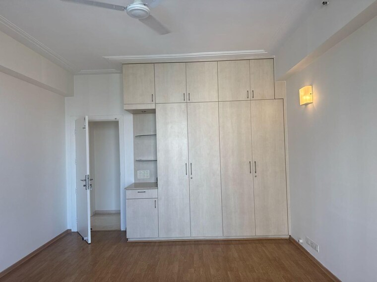 Room, dlf-the-pinnacle 4 Bedroom 3950 Sq.Ft. Apartment In Dlf Phase V Gurgaon 9423686