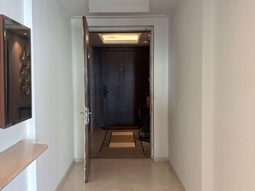 Building Lobby in 4 BHK Apartment at DLF The Pinnacle, Dlf Phase V – for Rent