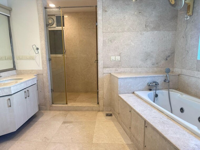 Kitchen, dlf-the-pinnacle 4 Bedroom 3950 Sq.Ft. Apartment In Dlf Phase V Gurgaon 9423686