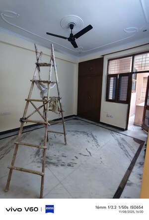 Room in 3 BHK Independent House at RWA Apartments Sector 50, Sector 50 – for Rent