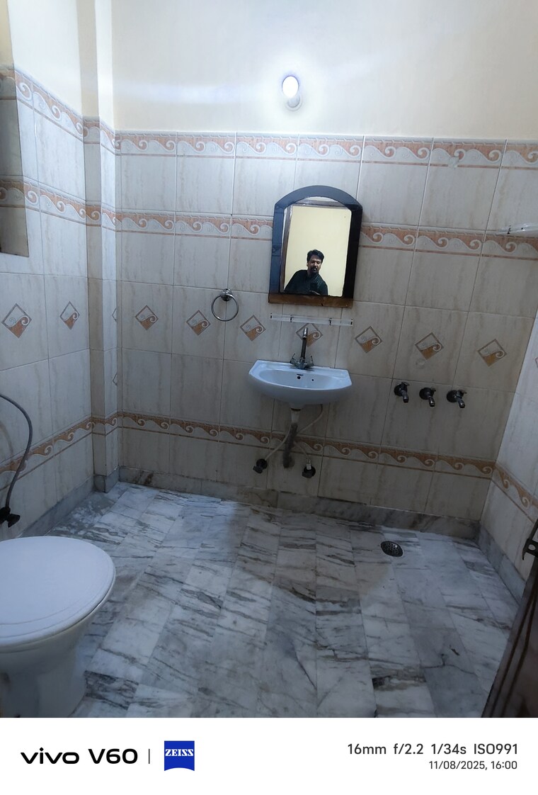 Bathroom, rwa-apartments-sector-50 3 Bedroom 162 Sq.Mt. Independent House In Sector 50 Noida 9423709