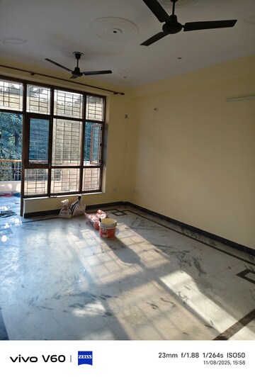 Room in 3 BHK Independent House at RWA Apartments Sector 50, Sector 50 – for Rent