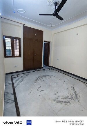 Room in 3 BHK Independent House at RWA Apartments Sector 50, Sector 50 – for Rent