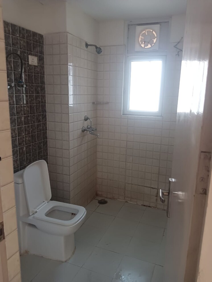 Bathroom, nirala-greenshire-phase-ii 3 Bedroom 1280 Sq.Ft. Apartment In Sector 2 Greater Noida Greater Noida 9423718