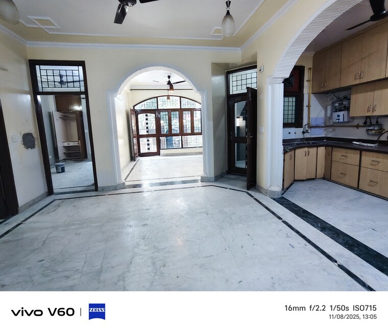  Parking, gardenia-glory 3 Bedroom 162 Sq.Mt. Independent House In Sector 46 Noida 9423761