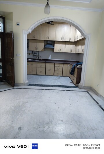 Room in 3 BHK Independent House at Gardenia Glory, Sector 46 – for Rent