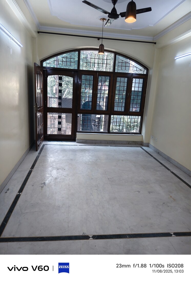 Room, gardenia-glory 3 Bedroom 162 Sq.Mt. Independent House In Sector 46 Noida 9423761