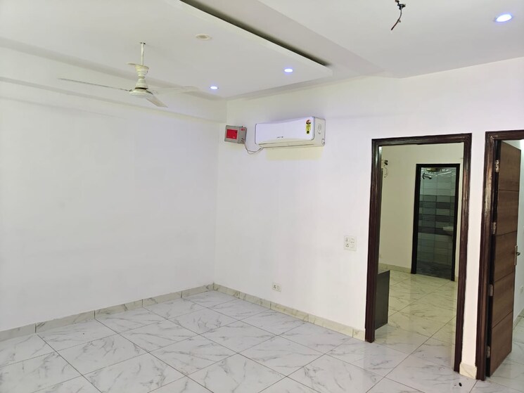 Room, dhakoli 3 Bedroom 116 Sq.Yd. Builder Floor In Dhakoli Zirakpur 9423836