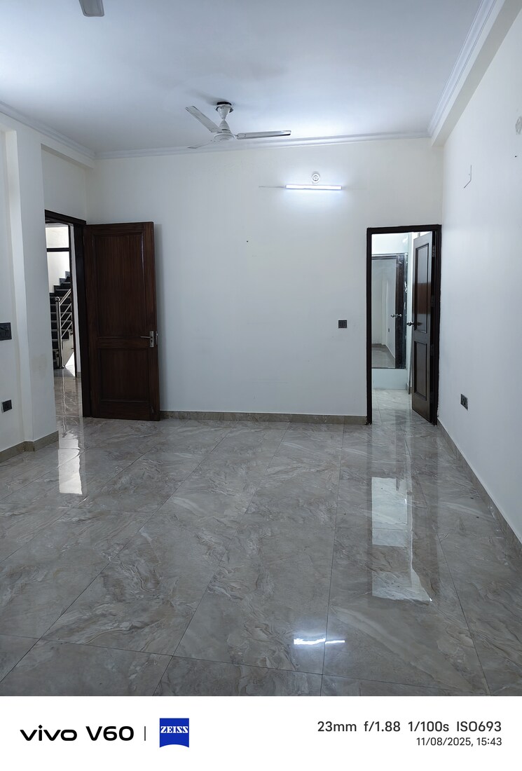 Room, galaxy-apartments-sector-49 3 Bedroom 153 Sq.Mt. Independent House In Sector 49 Noida 9423841