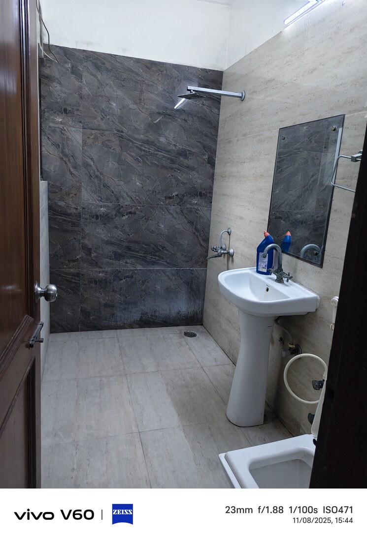 Bathroom, galaxy-apartments-sector-49 3 Bedroom 153 Sq.Mt. Independent House In Sector 49 Noida 9423841