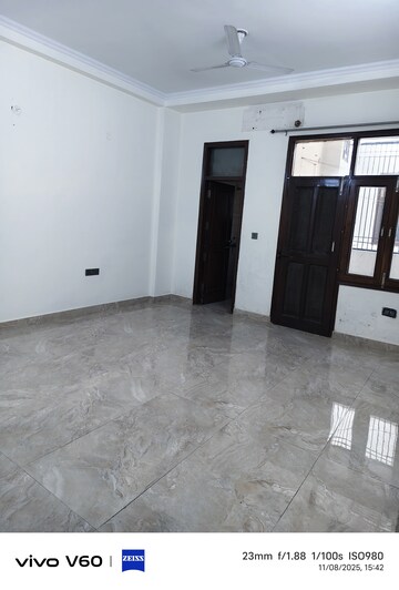 Room in 3 BHK Independent House at Galaxy Apartments Sector 49, Sector 49 – for Rent
