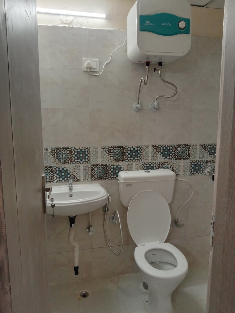 Bathroom, signature-global-prime 2 Bedroom 834 Sq.Ft. Apartment In Sector 63a Gurgaon 9423891