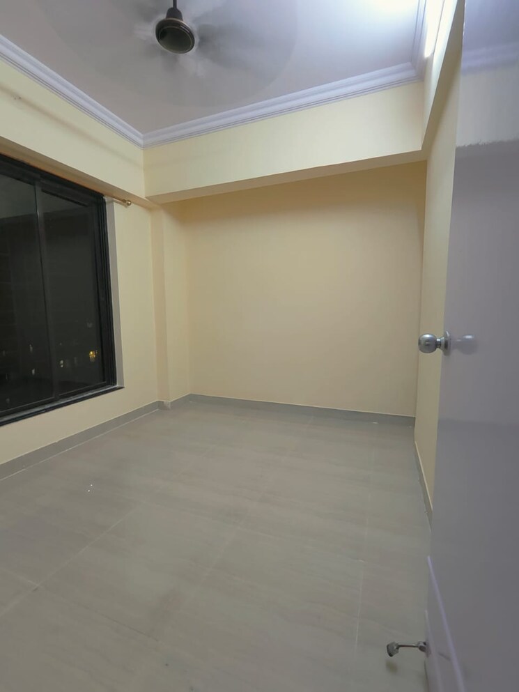 Room, happy-valley 1 Bedroom 525 Sq.Ft. Apartment In Manpada Thane 9423941