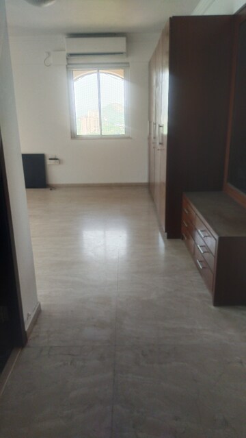 Room in 3.5 BHK Apartment at Nahar Amrit Shakti Yvonne, Chandivali – for Sale