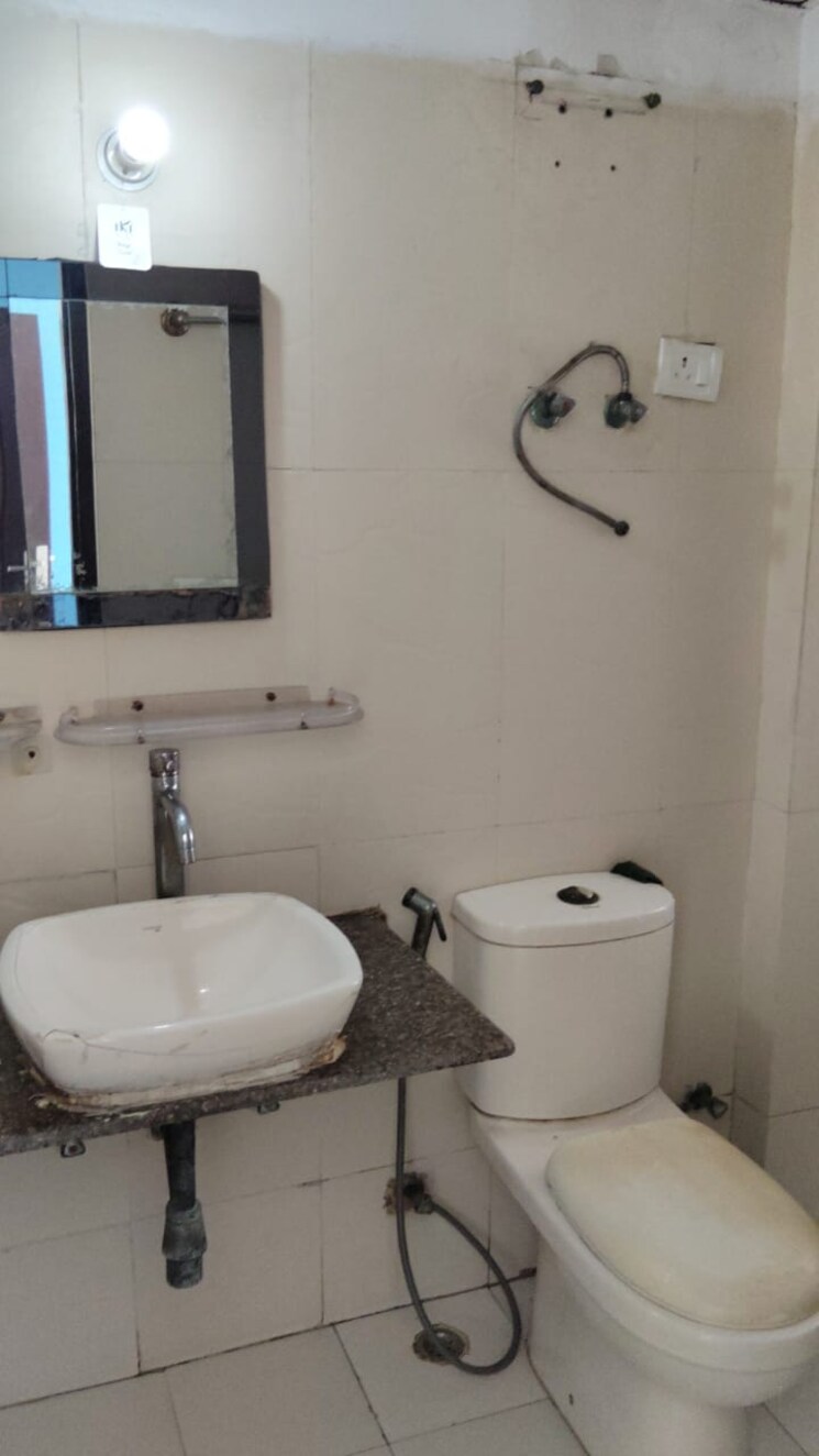 Bathroom, amrapali-eden-park 3 Bedroom 1360 Sq.Ft. Apartment In Sector 50 Noida 9423896
