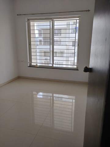 Room in 2 BHK Apartment at Rohan Ishan, Bavdhan – for Rent