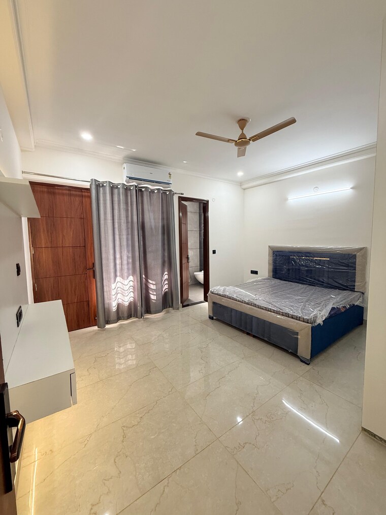 Living Room, uttam nagar 3 Bedroom 100 Sq.Yd. Builder Floor In Uttam Nagar Delhi 9424165