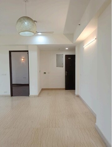 Room in 3.5 BHK Apartment at Conscient Heritage One, Sector 62 – for Rent