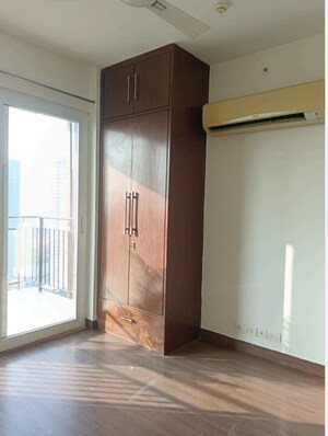 Room in 3.5 BHK Apartment at Conscient Heritage One, Sector 62 – for Rent