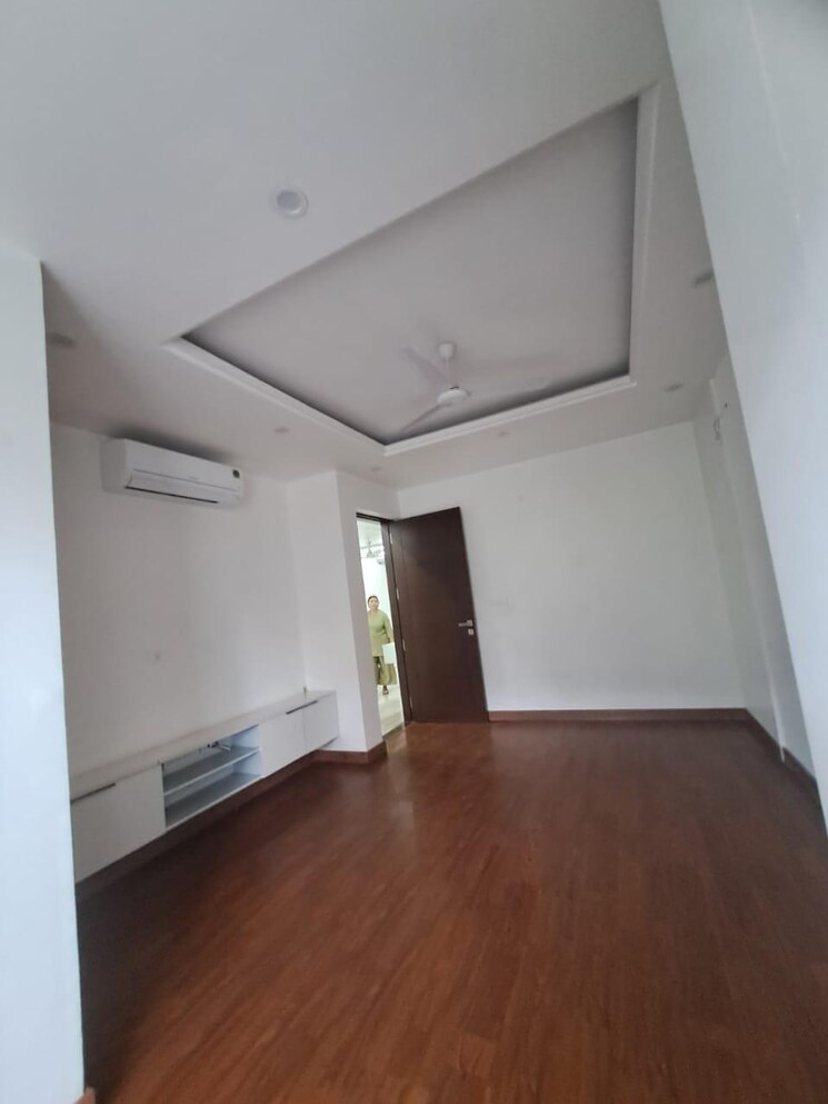 Room, unitech-greenwood-city-apartment 3 Bedroom 2200 Sq.Ft. Builder Floor In Sector 45 Gurgaon 9424405