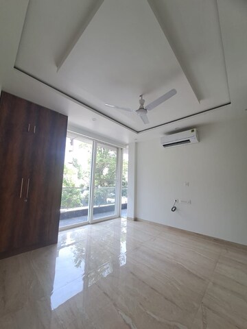 Room in 3 BHK Builder Floor at Unitech Greenwood City Apartment, Sector 45 – for Rent