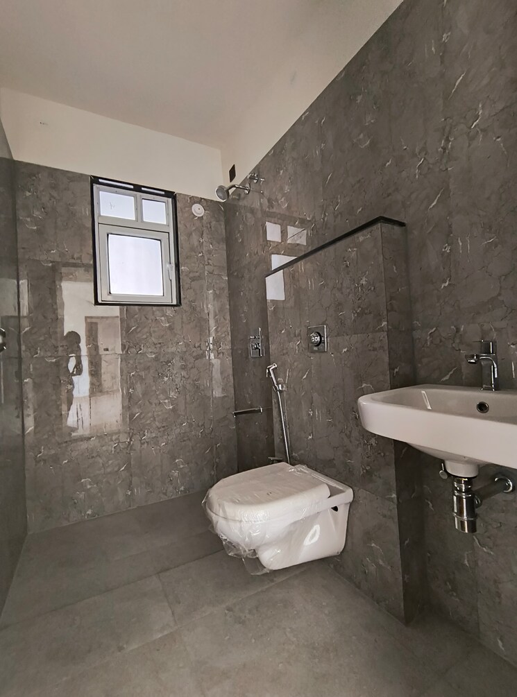 Bathroom, vtp-beaumonde 2.5 Bedroom 850 Sq.Ft. Apartment In Kharadi Pune 9424367