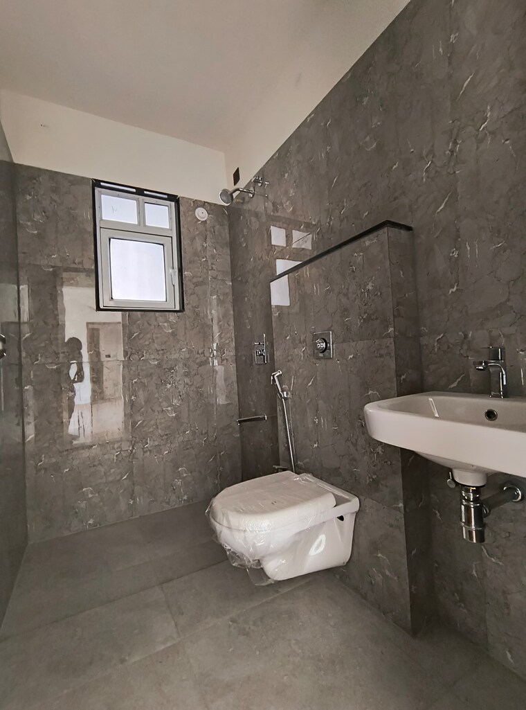 Bathroom, vtp-beaumonde 2.5 Bedroom 850 Sq.Ft. Apartment In Kharadi Pune 9424367