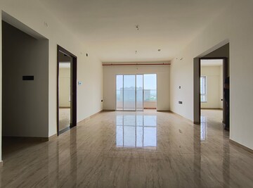 Room in 2.5 BHK Apartment at VTP Beaumonde, Kharadi – for Rent