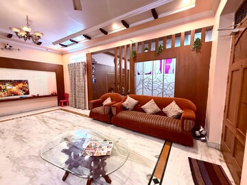 Living Room in 4 BHK Apartment at Film Nagar – for Rent