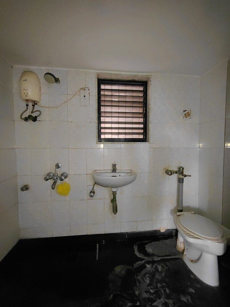 Bathroom, shiv-parvati 2 Bedroom 775 Sq.Ft. Apartment In Malad West Mumbai 9424498