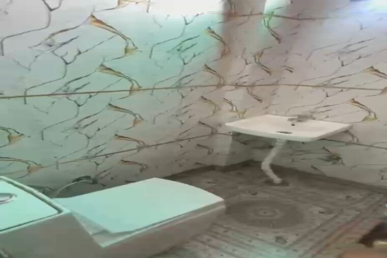 Bathroom, karol bagh 2.5 Bedroom 1010 Sq.Ft. Builder Floor In Karol Bagh Delhi 9424478