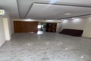 Parking in 2.5 BHK Builder Floor at Karol Bagh – for Rent