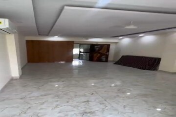 Parking in 2.5 BHK Builder Floor at Karol Bagh – for Rent