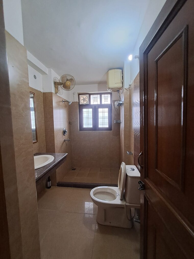 Bathroom, sahastradhara road 3 Bedroom 300 Sq.Yd. Independent House In Sahastradhara Road Dehradun 9424545