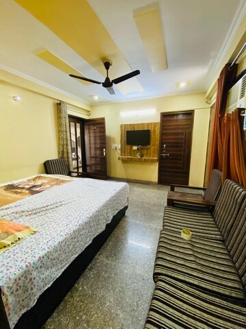 Bedroom in 1 BHK Builder Floor at Sector 40 – for Rent