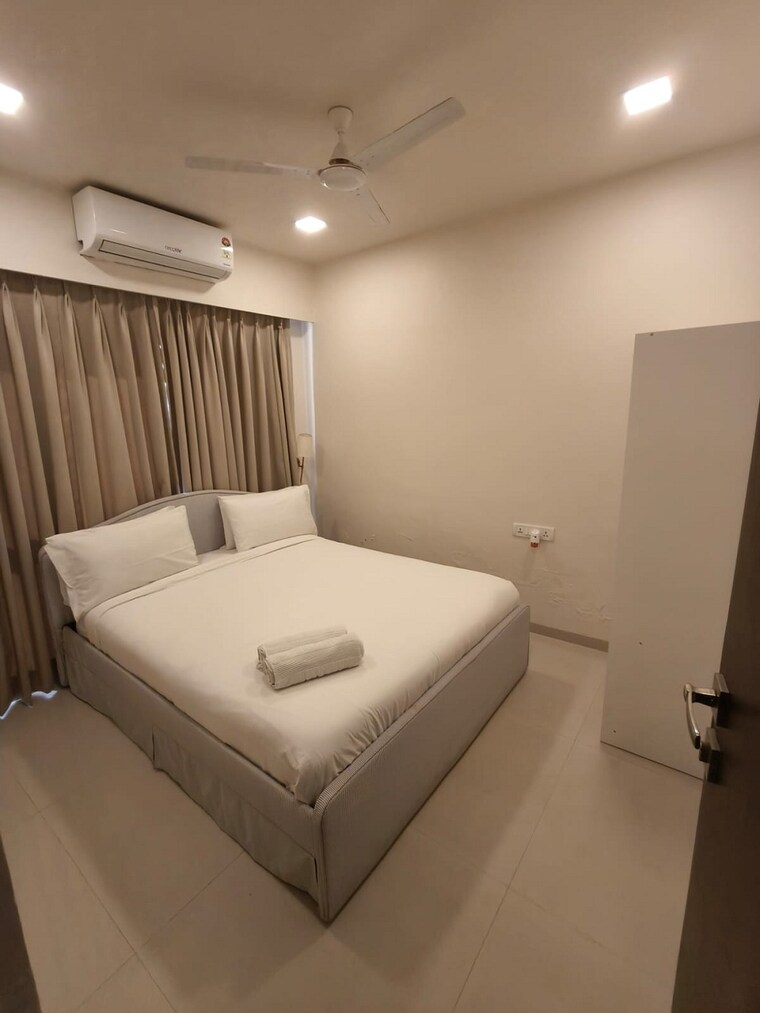 Team Area, bandra west 3 Bedroom 1200 Sq.Ft. Apartment In Bandra West Mumbai 9424595