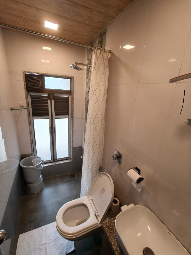 Bathroom, bandra west 3 Bedroom 1200 Sq.Ft. Apartment In Bandra West Mumbai 9424595