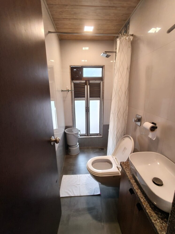 Bathroom, bandra west 3 Bedroom 1200 Sq.Ft. Apartment In Bandra West Mumbai 9424595