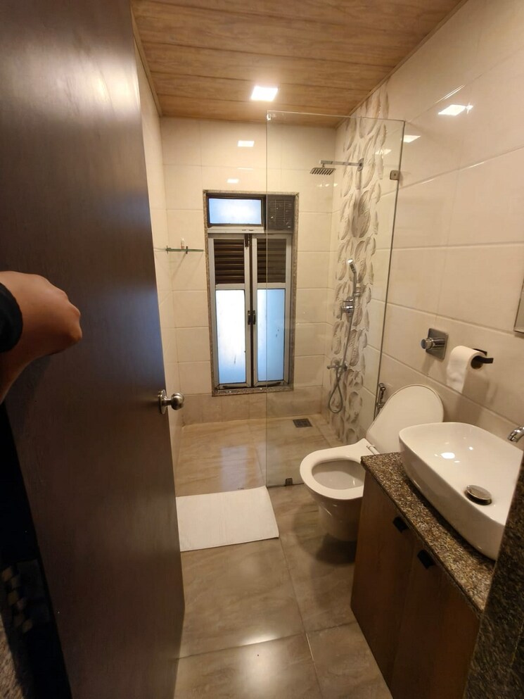 Bathroom, bandra west 3 Bedroom 1200 Sq.Ft. Apartment In Bandra West Mumbai 9424595