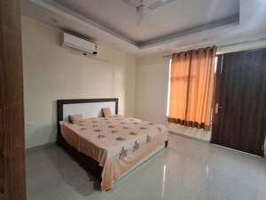 Bedroom in 2 BHK Builder Floor at Sector 40 – for Rent
